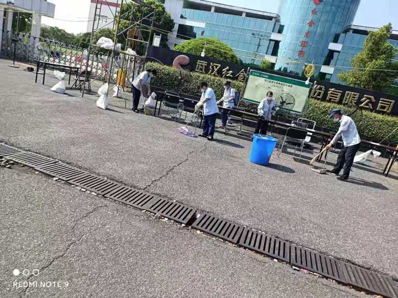 最美物业人:以厂为家、坚守岗位(图1) 最美物业人:以厂为家、坚守岗位(图1)